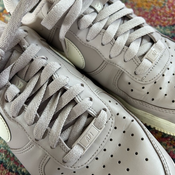 Nike | Women’s Lilac Low-Top Air Force One Lace Up Sneakers White Swoosh Sz 8.5 - Picture 9 of 14